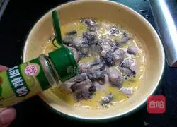 Illustration of how to make fried oysters with green garlic 7