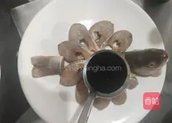 Illustration of how to make peacock fish with open tail 7