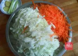 Illustration of how to make meat and rice in pot 3