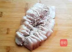 Illustration of how to make garlic white meat 7