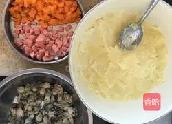 Illustration of how to make oyster, ham, cheese and mashed potatoes 1