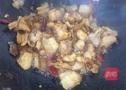 Illustration of how to make hand-shredded cabbage 10