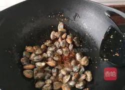 Illustration of how to make stir-fried basil with perilla 5