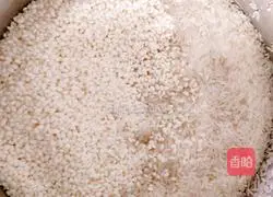 Illustration of how to make wolfberry lily nourishing glutinous rice 2