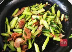 Illustration of how to make fried meat with celery 13