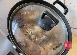 Illustration of how to cook crucian carp in sauce 11