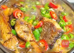 Illustration of how to make baked grass carp in casserole 8