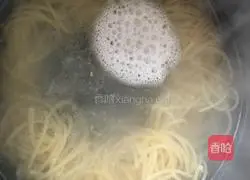 Illustration of how to make anchovy pasta 8