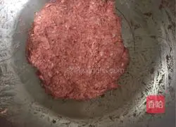 Illustration of how to make beef burgers 4
