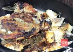 Illustration of home-style dry pot fish recipe 7