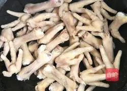 Illustration of how to make marinated chicken feet 3