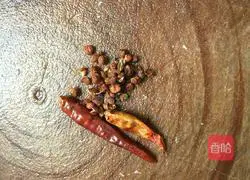 Illustration of how to make fried pork noodles 10