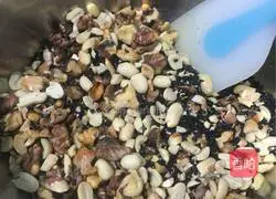 Illustration of how to make walnut peanut black sesame candy 10