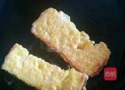 Illustration of how to eat toast in a different way 3