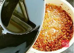 Illustration of making homemade spicy oil 8