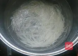 Illustration of how to make chicken, cabbage and steamed noodles 7