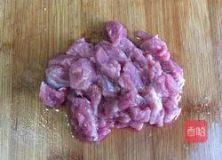 Beef and Onion Pizza Recipe Illustration 3