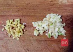 Illustration of how to make cold folded ear root 2