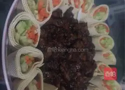 Illustration of how to make shredded pork belly with Beijing sauce 8