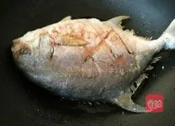 Illustration of home-style braised pomfret 6