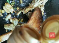 Illustration of how to make potato braised chicken legs 10