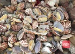 Illustration of Qingdao's famous spicy fried clams 4