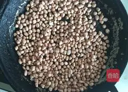 Illustration of how to make peanut and sesame sugar cake 1