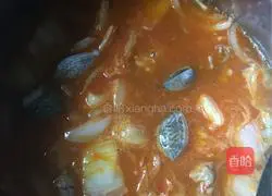 Illustration of how to make kimchi and pork ribs pot 9