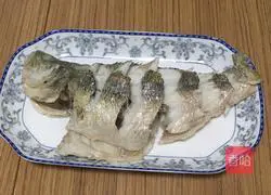 Steamed sea bass Illustrations of home-cooked dishes 12