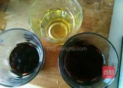 Three cups Illustration of how to make chicken wings 6