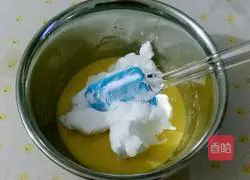 Illustration of making local egg chiffon cake 13