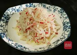 Illustration of how to make shredded radish with scallion oil 15