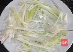 Illustration of making shredded pork in sauce 4