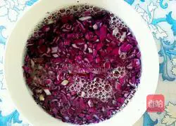 Illustration of how to make fried egg and ham pizza 3