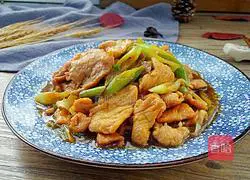 Illustration of how to stir-fry meat with green onions 8