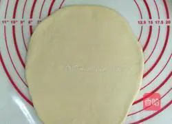Illustration of how to make chive cheese bread 6