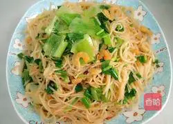 Illustration of how to make shrimp vermicelli wrapped in lettuce 15