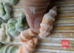 Illustration of how to make colorful mochi 6