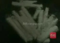 Illustration of how to make spicy cheese fried kimchi rice cake 4