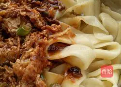 Illustration of how to make braised noodles with egg sauce 8