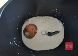 Illustration of how to make light cream caterpillar bread 2