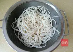 Illustration of how to make fried rice noodles 3