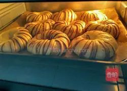 Illustration of how to make bean paste bagels 5