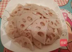 Illustration of how to make cold lotus root 3