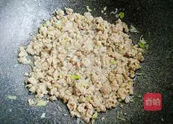 Illustration of how to make braised yellow mushroom noodles 12