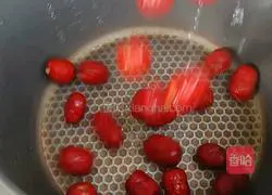 Illustration of how to make brown sugar jujube cake 1