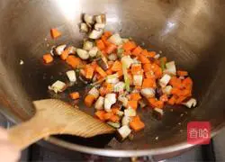 Illustration of how to make fried lotus root with assorted black bean paste 7