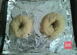 Illustration of how to make whole wheat brown sugar and red dates European buns 8