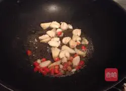 Illustration of how to cook large intestine with pickled cabbage 5