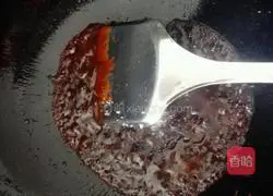 Illustration of how to make shredded pork with Beijing sauce 7